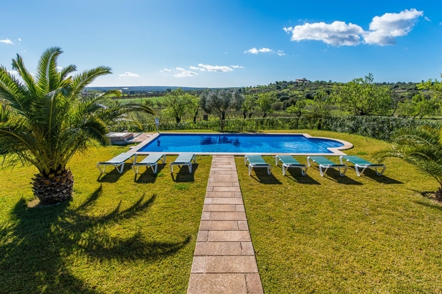 VILLA with RENTAL LICENSE