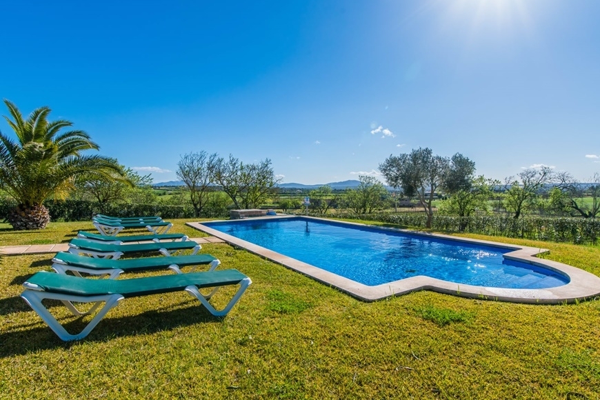VILLA with RENTAL LICENSE