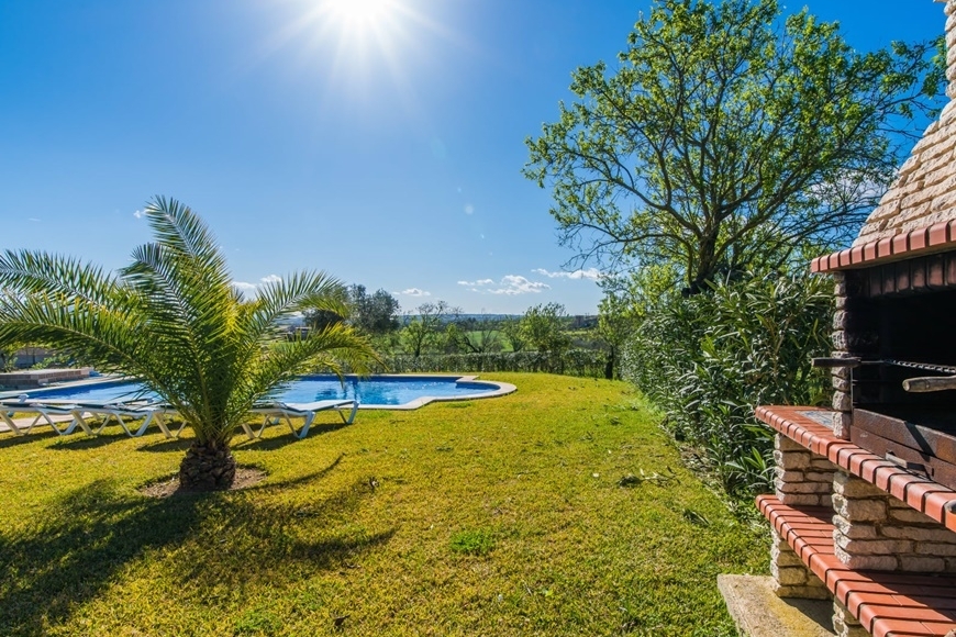 VILLA with RENTAL LICENSE