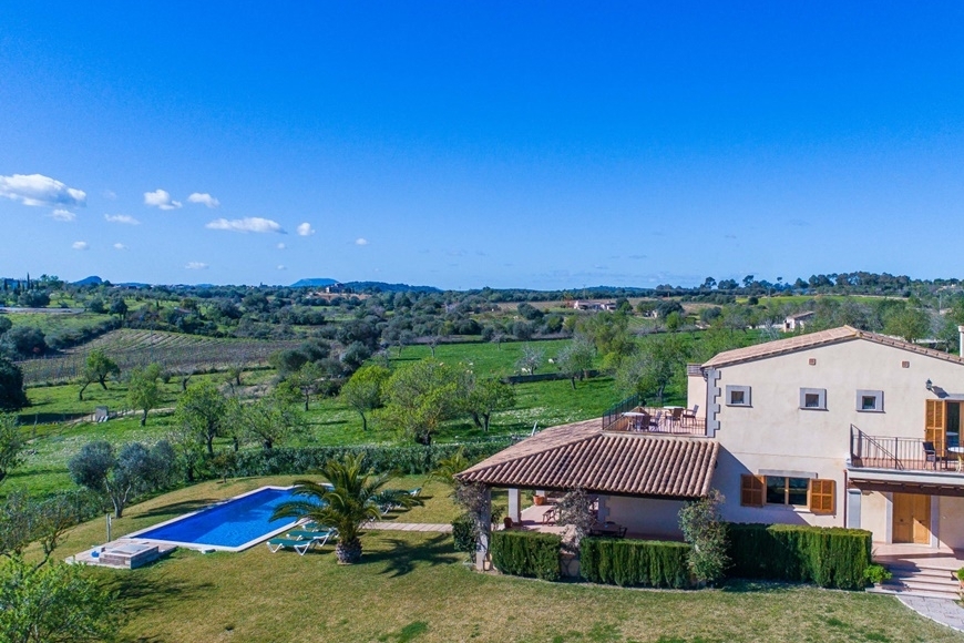 VILLA with RENTAL LICENSE