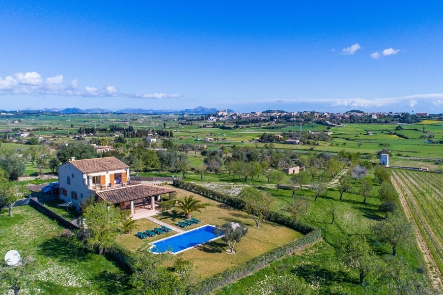 VILLA with RENTAL LICENSE