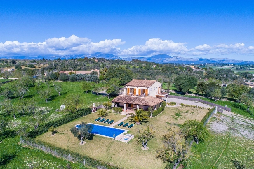 VILLA with RENTAL LICENSE