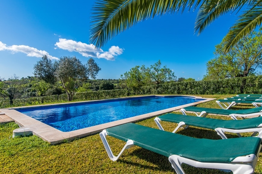 VILLA with RENTAL LICENSE