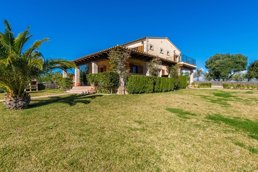 VILLA with RENTAL LICENSE