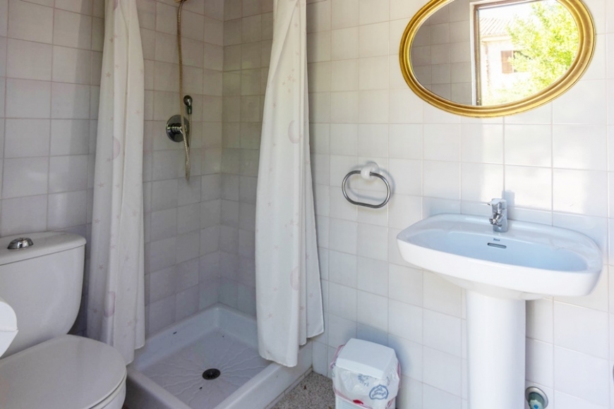 LANDHAUS MIT SCHWIMMBAD