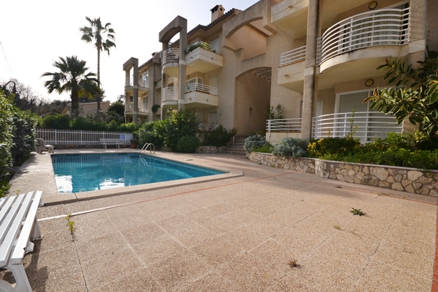 APARTAMENTO CON PISCINA