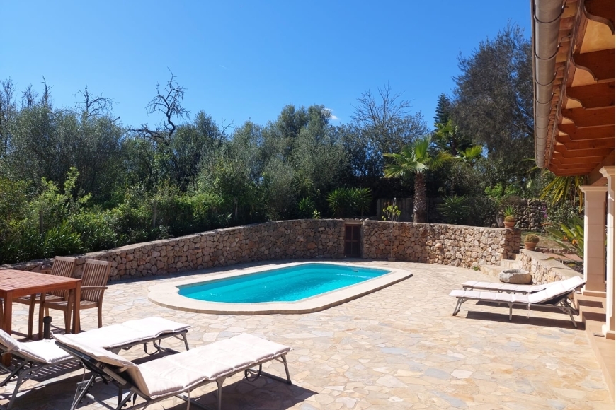RUSTIC PROPERTY FOR SALE