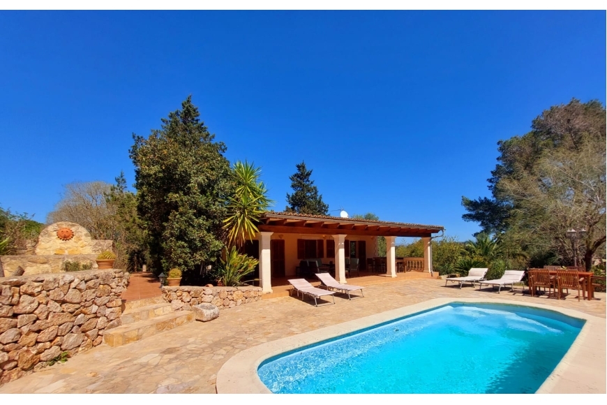 RUSTIC PROPERTY FOR SALE
