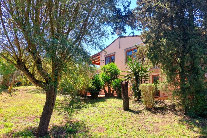 RUSTIC PROPERTY FOR SALE