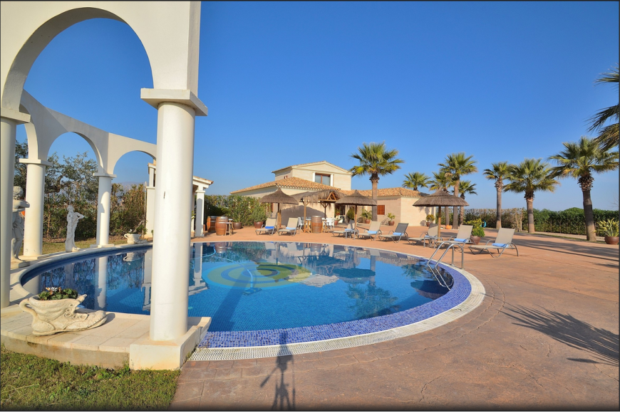FINCA CON PISCINA