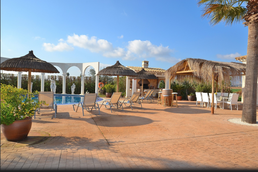 FINCA CON PISCINA