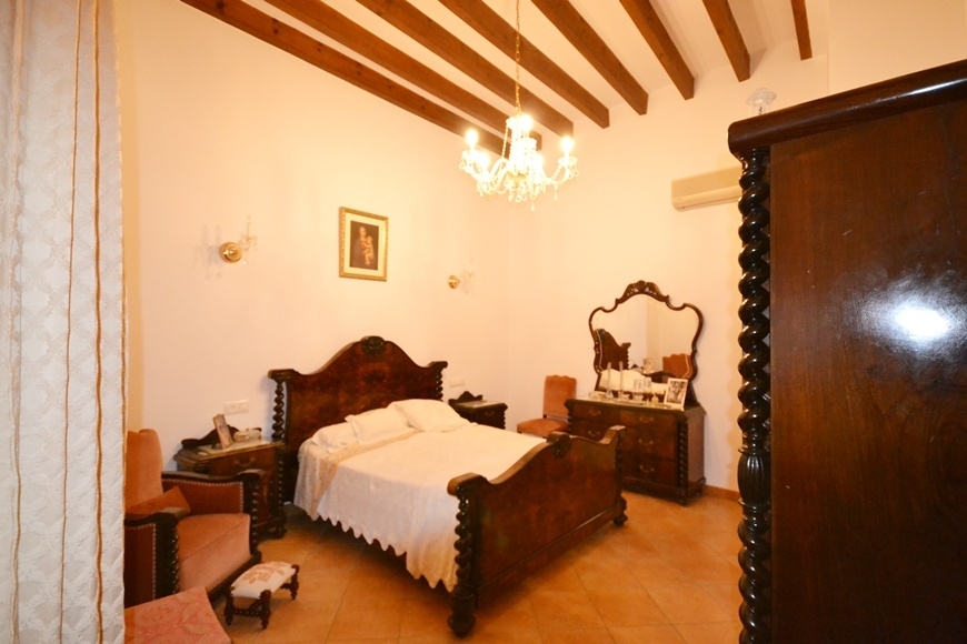 STADTHAUS MIT INNENHOF