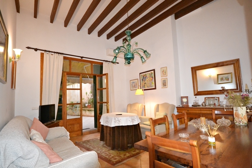 STADTHAUS MIT INNENHOF