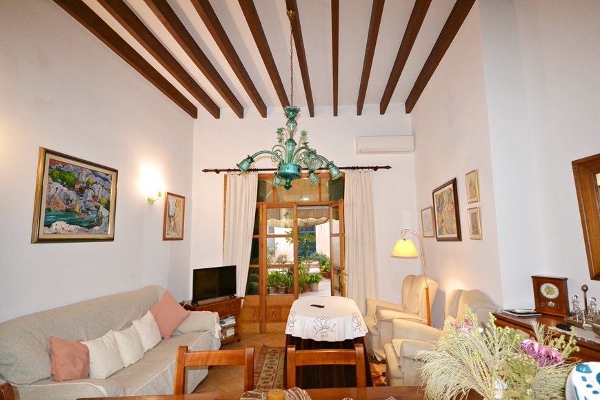 STADTHAUS MIT INNENHOF