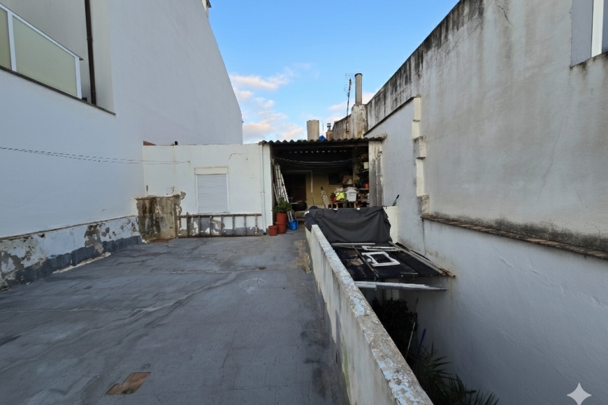 TOWNHOUSE WITH PATIO