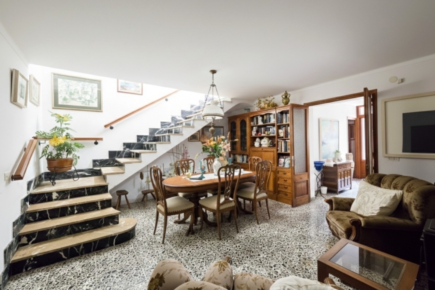 TOWNHOUSE WITH PATIO