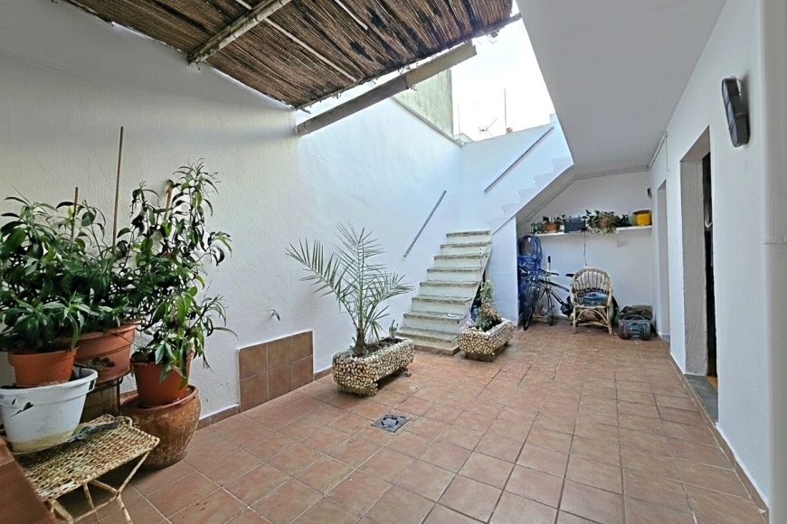 TOWNHOUSE WITH PATIO