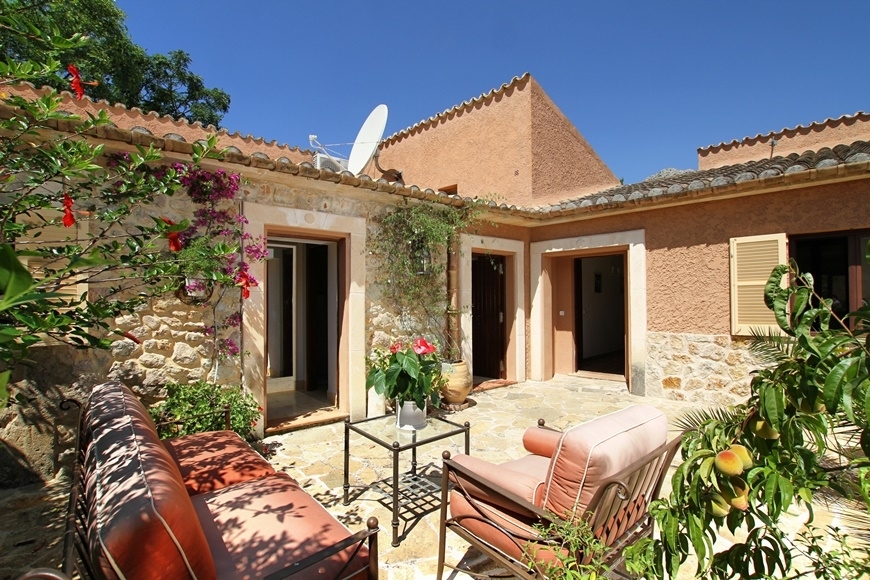 VILLA NEAR  POLLENSA