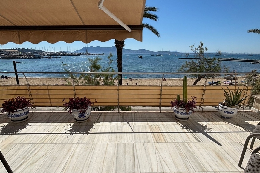 SEAFRONT APARTMENT