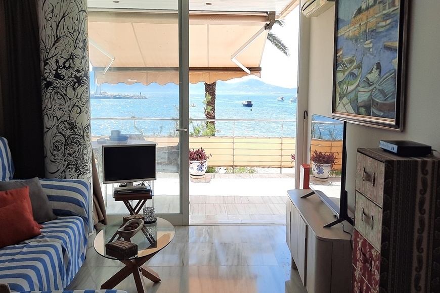 SEAFRONT APARTMENT