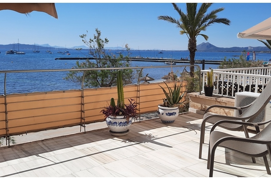 SEAFRONT APARTMENT