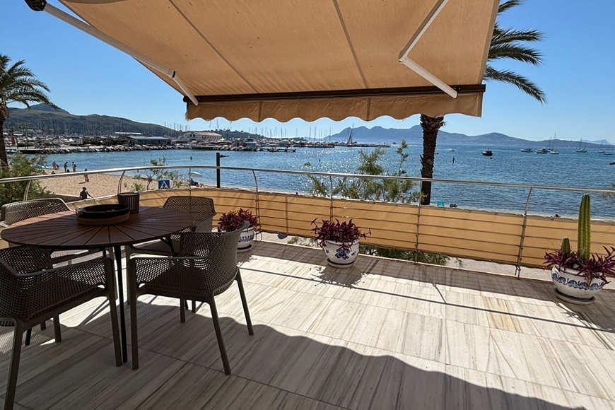 SEAFRONT APARTMENT