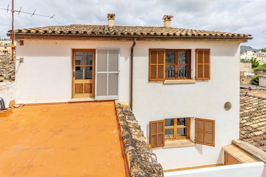 TOWN HOUSE with GARAGE