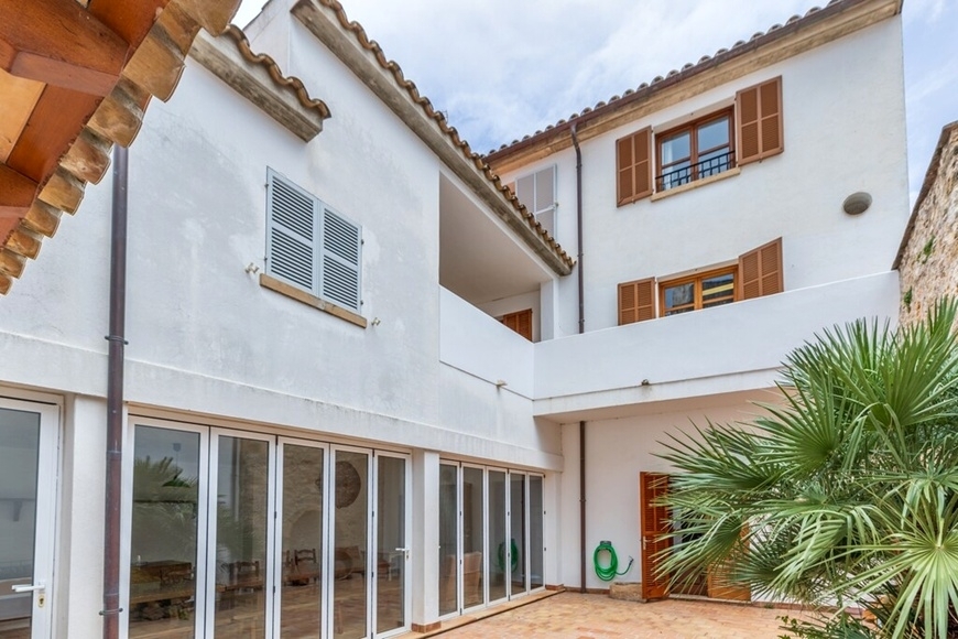 TOWN HOUSE with GARAGE