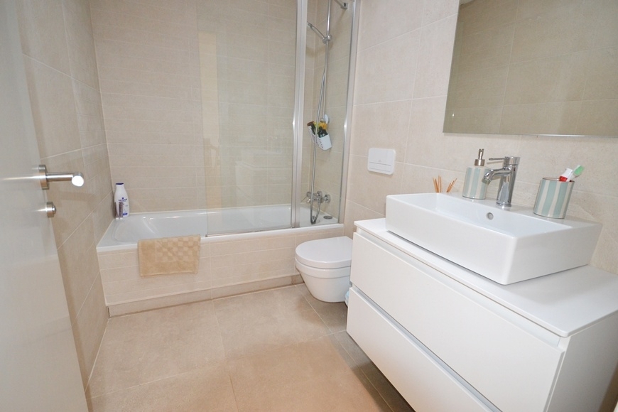 WOHNUNG - POOL - PARKPLAT