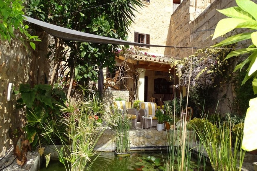 CASA DE PUEBLO, BUGER